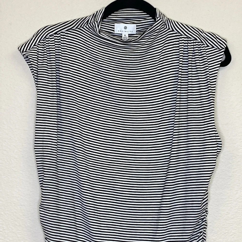Socialite Mock Neck Sleeveless Knit Top NWT Size XL